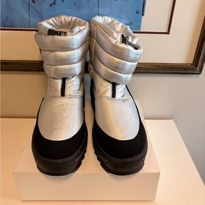 Pajar Metallic Silver and Black Winter Boots brand new.